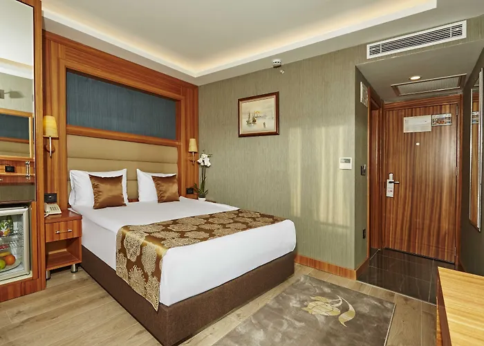 Ilkbal Deluxe &spa מלון